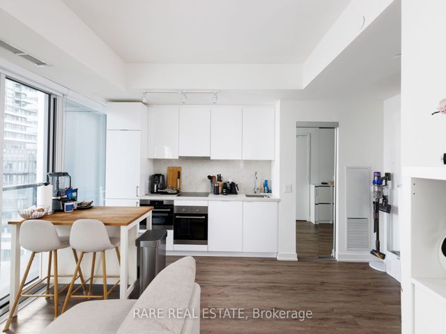 1718 - 158 Front St. East St E