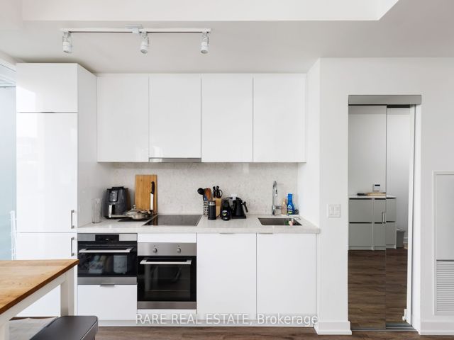 1718 - 158 Front St. East St E