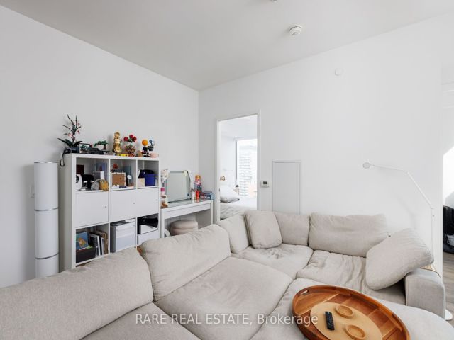 1718 - 158 Front St. East St E