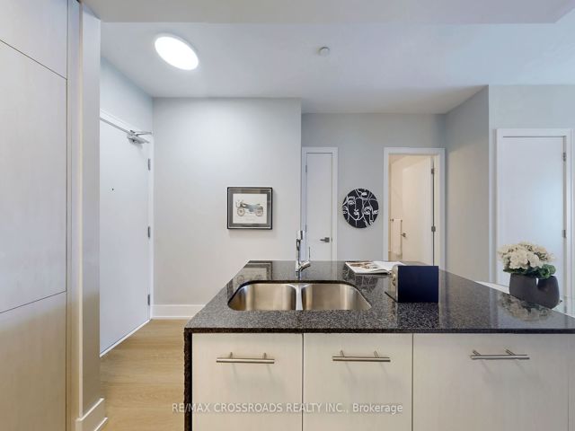 306 - 170 Avenue Rd W