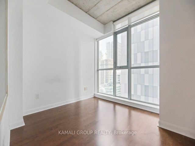 2206 - 375 King St W