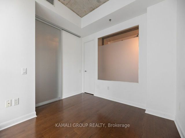 2206 - 375 King St W