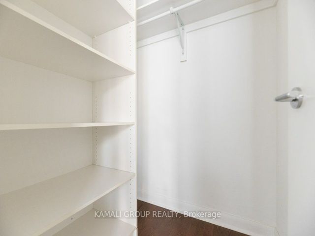 2206 - 375 King St W