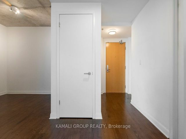 2206 - 375 King St W