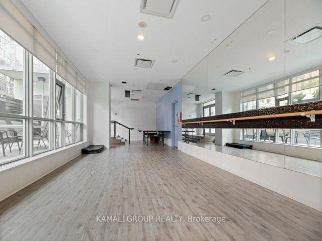 2206 - 375 King St W