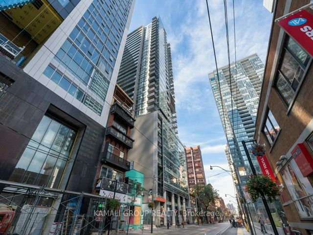 2206 - 375 King St W