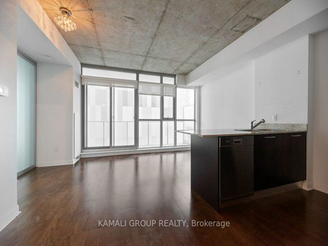 2206 - 375 King St W