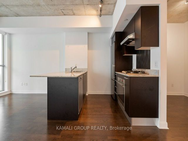 2206 - 375 King St W