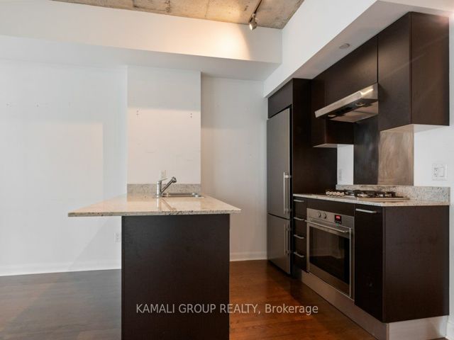 2206 - 375 King St W