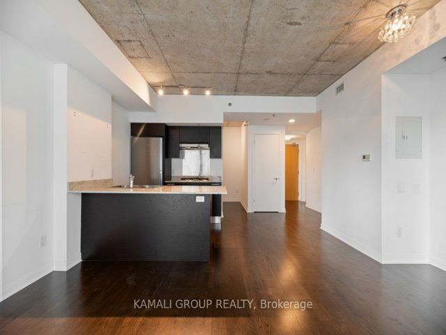 2206 - 375 King St W