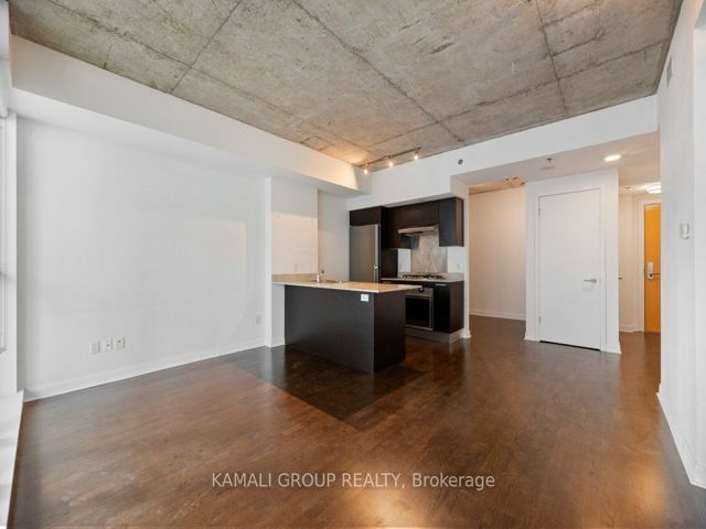 2206 - 375 King St W