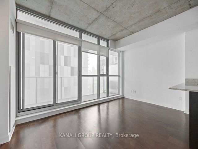 2206 - 375 King St W