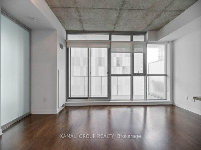 2206 - 375 King St W