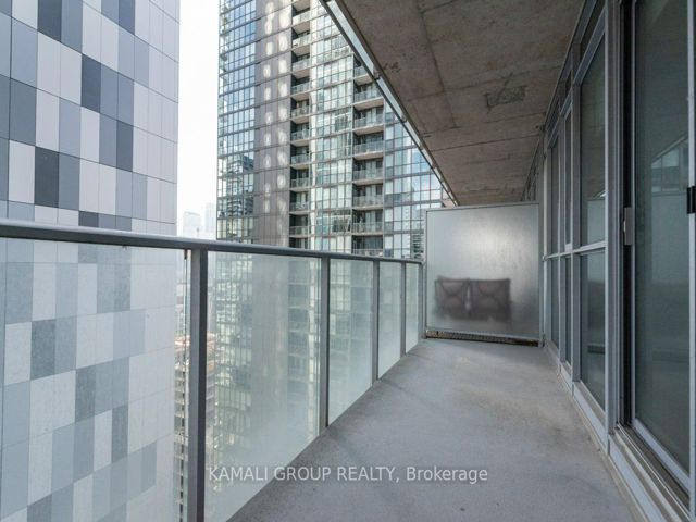 2206 - 375 King St W