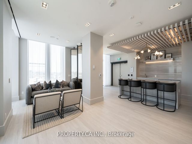 305 - 2020 Bathurst St