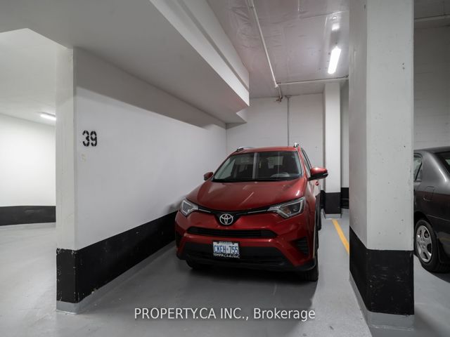 305 - 2020 Bathurst St