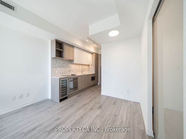 305 - 2020 Bathurst St