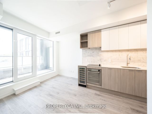 305 - 2020 Bathurst St