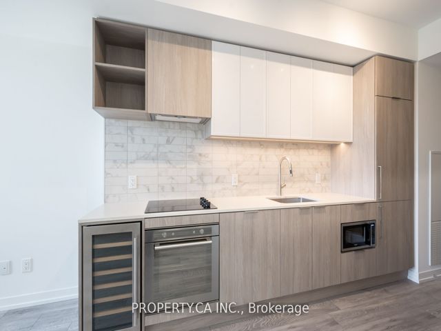 305 - 2020 Bathurst St