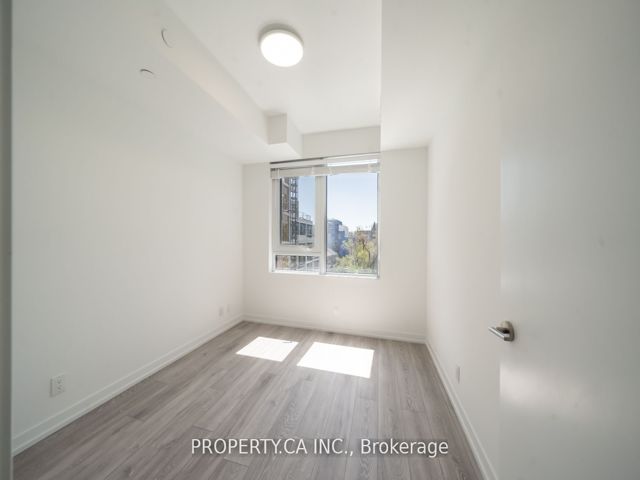 305 - 2020 Bathurst St