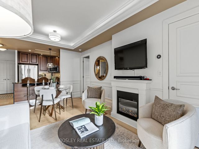 1003C - 662 Sheppard Ave E