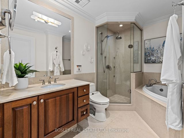 1003C - 662 Sheppard Ave E