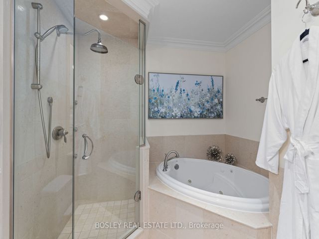 1003C - 662 Sheppard Ave E