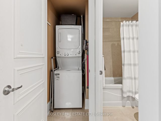 1003C - 662 Sheppard Ave E