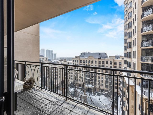 1003C - 662 Sheppard Ave E