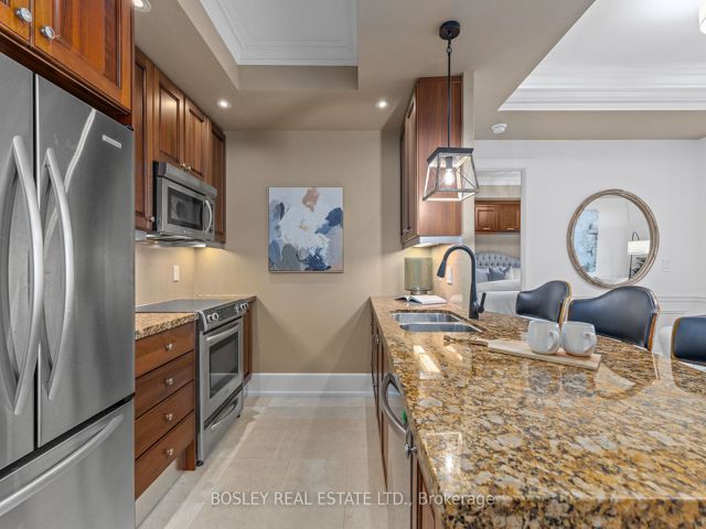 1003C - 662 Sheppard Ave E