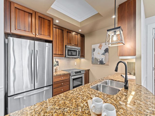 1003C - 662 Sheppard Ave E