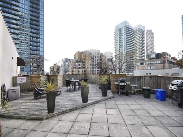 404 - 188 Eglinton Ave E