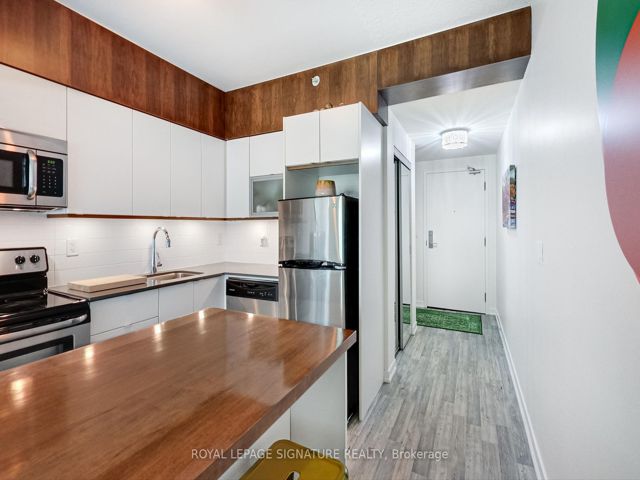 1209 - 69 Lynn Williams St