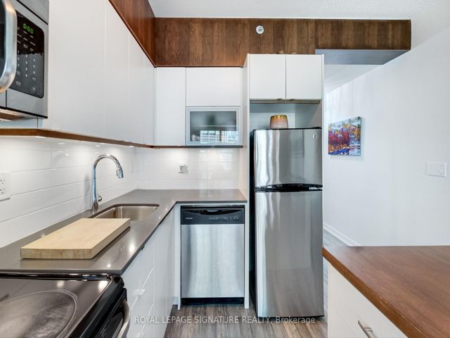 1209 - 69 Lynn Williams St