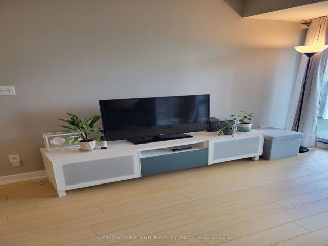 803 - 18 Harrison Garden Blvd