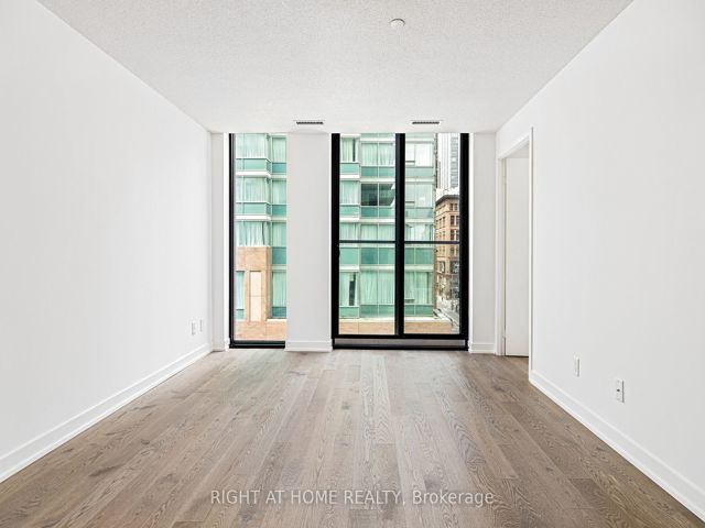 415 - 25 Richmond St E