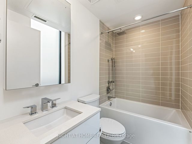 415 - 25 Richmond St E