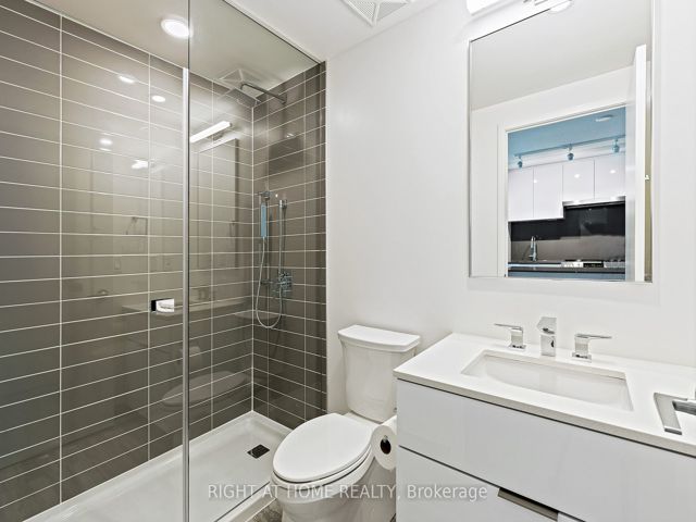 415 - 25 Richmond St E