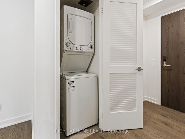 415 - 25 Richmond St E