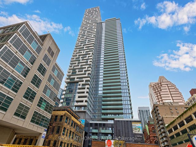 415 - 25 Richmond St E