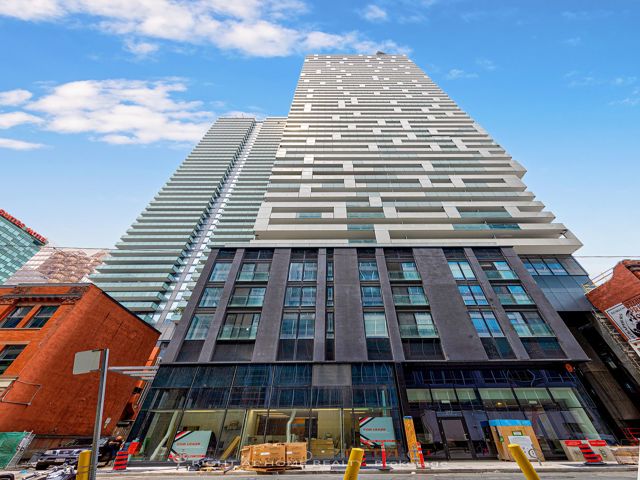 415 - 25 Richmond St E
