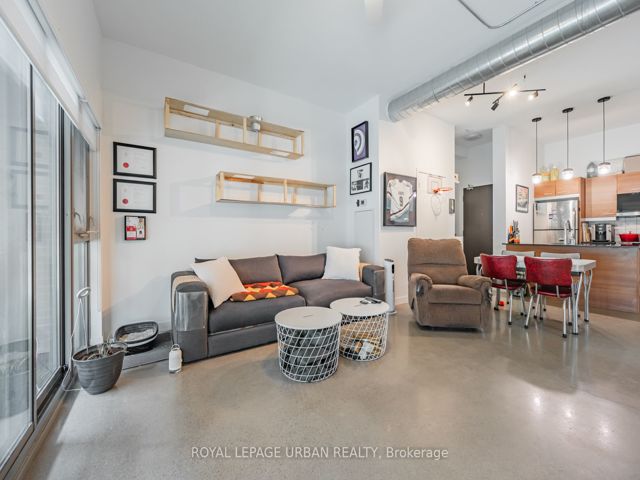 209 - 569 King St E