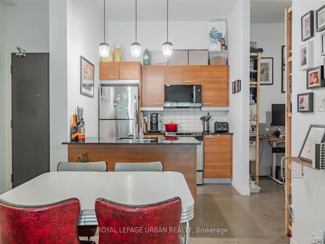 209 - 569 King St E