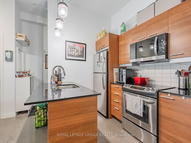209 - 569 King St E