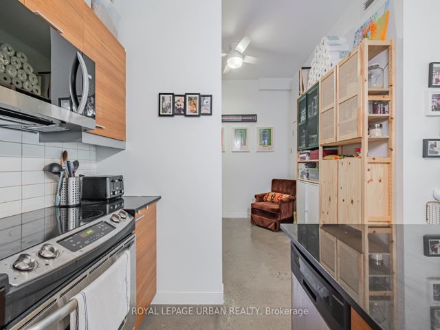 209 - 569 King St E