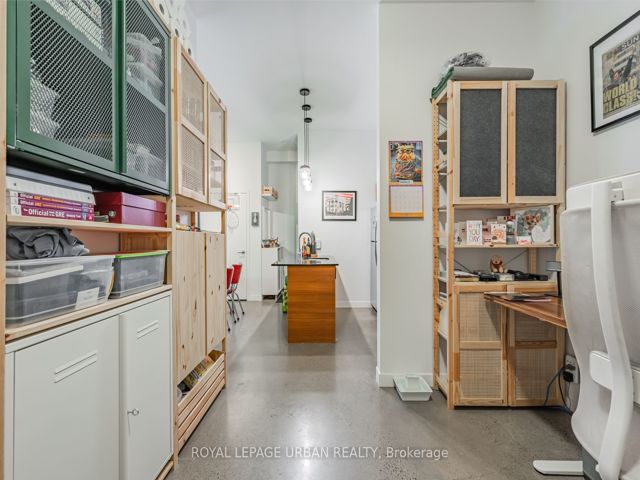 209 - 569 King St E