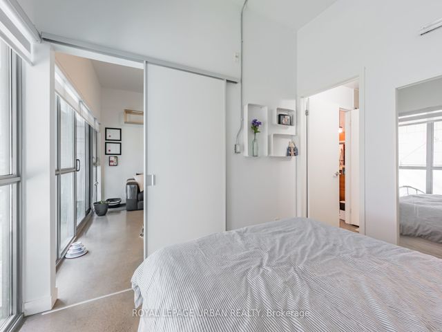 209 - 569 King St E
