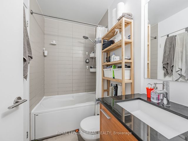 209 - 569 King St E