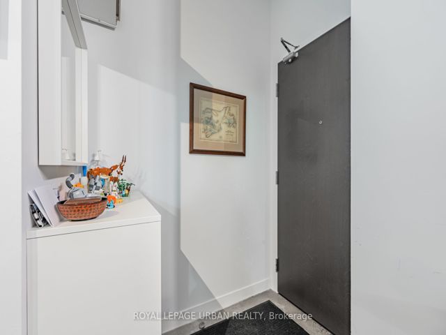 209 - 569 King St E