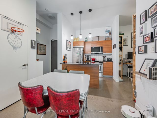 209 - 569 King St E